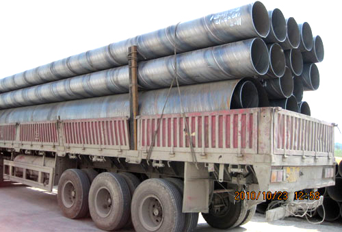 630<a href=http://www.m.shop114.cn target=_blank class=infotextkey>螺旋焊接鋼管</a>裝車